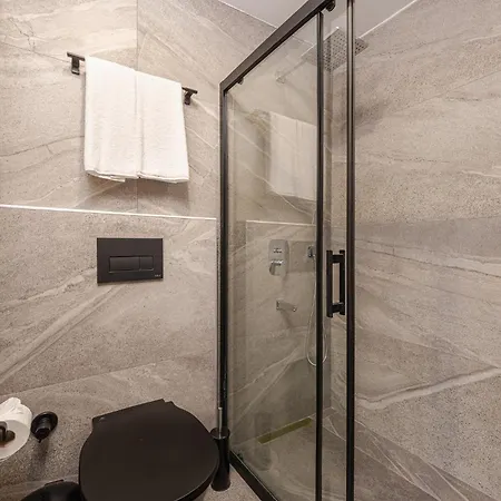 Nuca Homes Hotel *