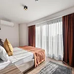 Hotell Mira Lara *