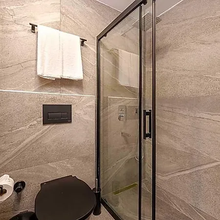 Hotel Mira Lara *