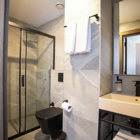 Mira Lara Hotel *