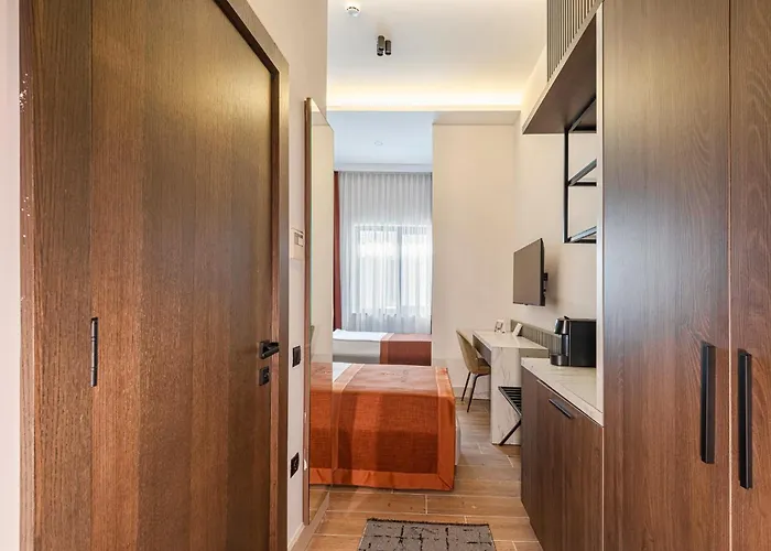 Mira Lara Hotel